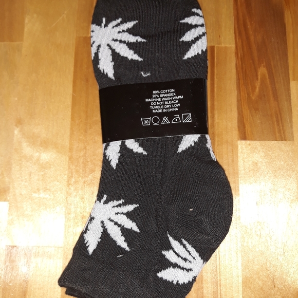 Mens 3 Pack Cannabis Leaf Ankle Socks - Picture 2 of 2